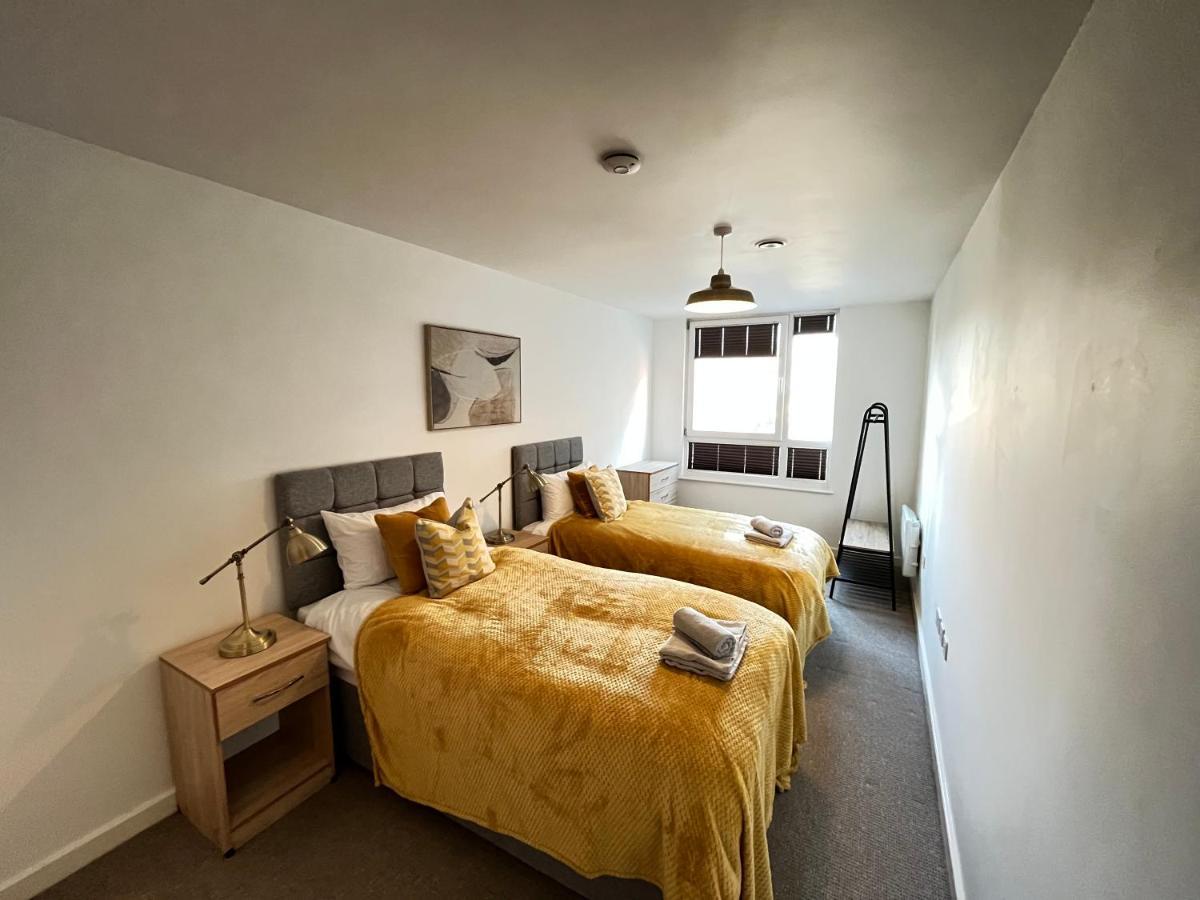 2 Bedroom, 2 Bathroom Modern Apartment Close To Ocean Village, Free Parking, Single Or Double Beds Southampton Zewnętrze zdjęcie
