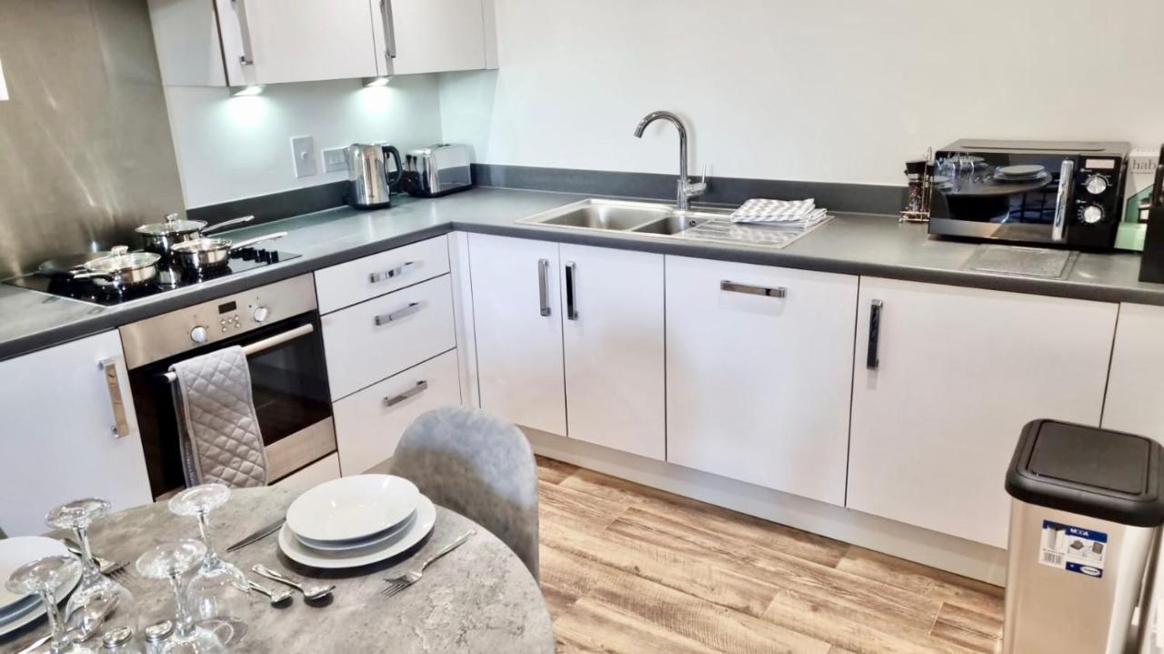 2 Bedroom, 2 Bathroom Modern Apartment Close To Ocean Village, Free Parking, Single Or Double Beds Southampton Zewnętrze zdjęcie
